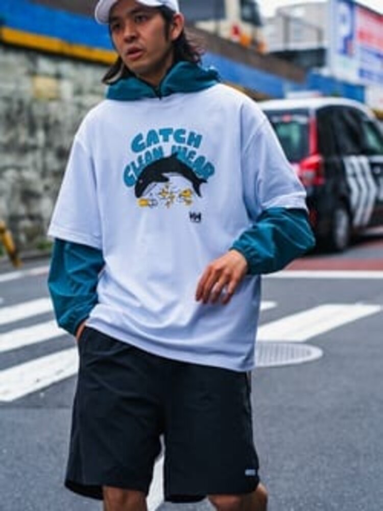 ゴールドウインオンラインストア公式 | STAFF STYLE | Tシャツにウィンドシェルを合わせた個性派スタイル。カラーもシンプルだがブルーが統一感を出している。