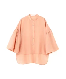 オレンジベージュの前ボタンバルーン袖ブラウス