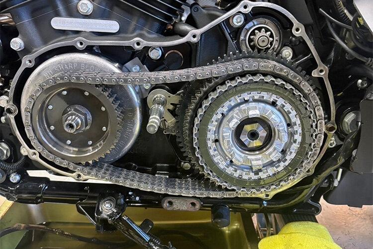 スポーツスターのクラッチ周辺写真