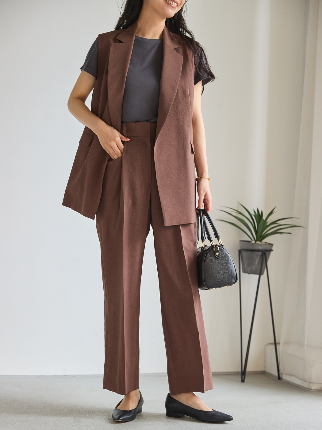 涼しいをまとう通勤服 BIYORI UP - SUIT SQUARE