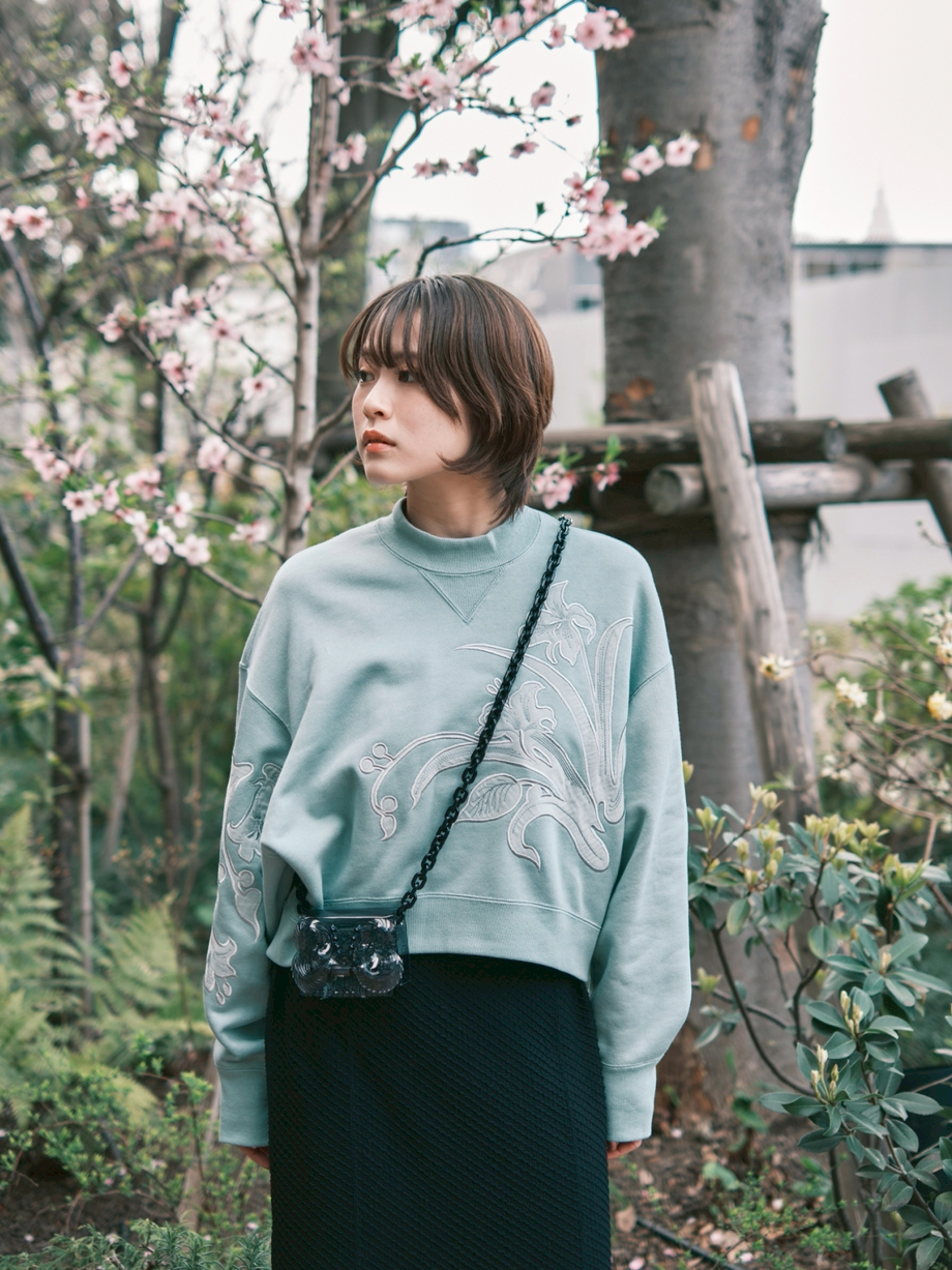 Floral Embroidery Short Sweat Top